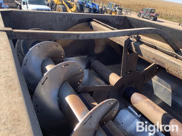 2001-international-4700-image-11