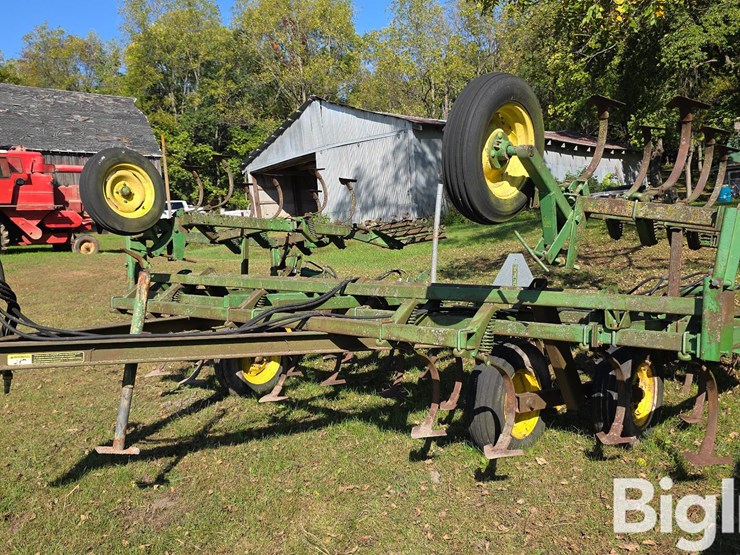 john-deere-1010-image-1