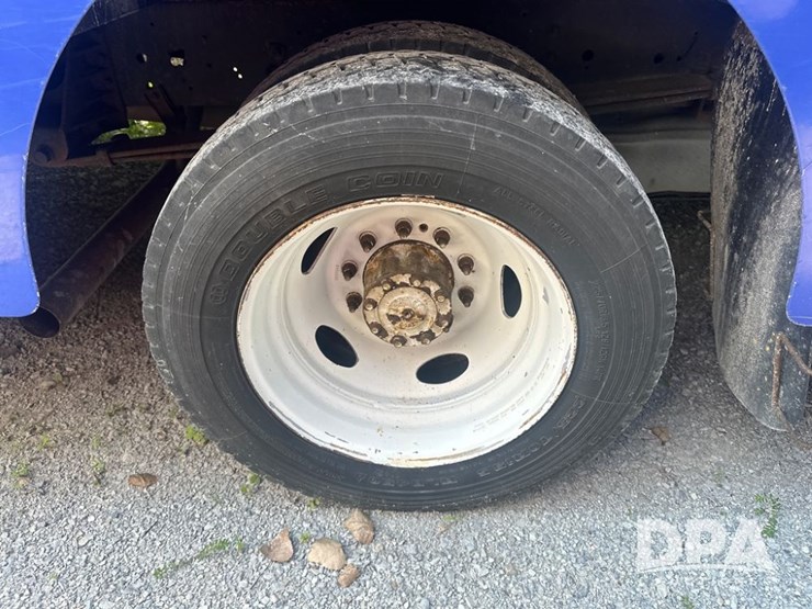 2012-ford-f59-image-13