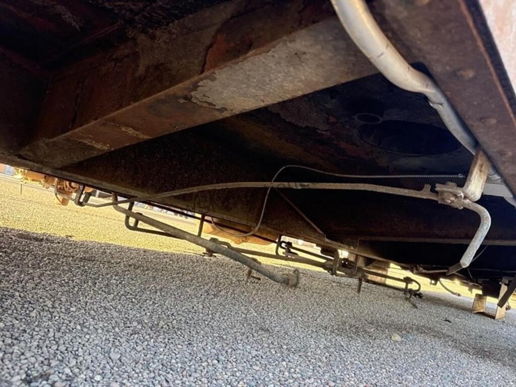 caboose-rail-car-w/-trucks-&-rail-section-image-33