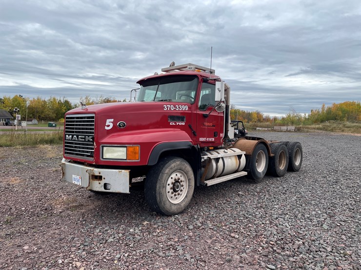 #1000-•-2005-mack-semi-tractor-(has-mi-title)-image-1