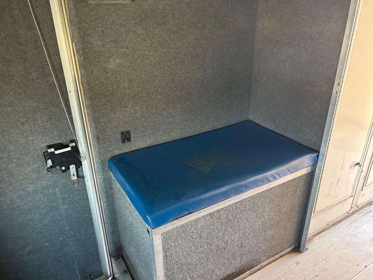 2015-ford-e350-image-24