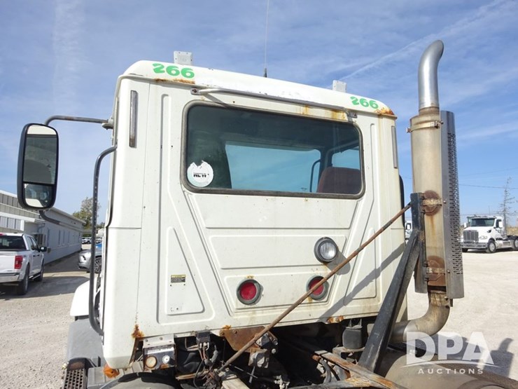 2005-mack-vision-truck-(pz13989,-unit-266)-image-75