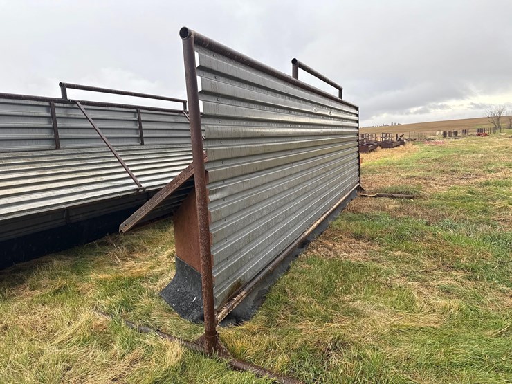 freestanding-windbreak-panel-and-calf-shelter-image-3