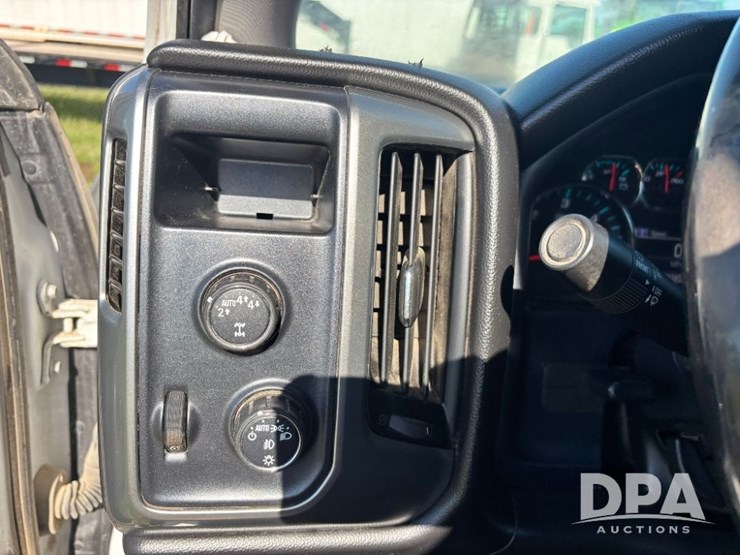 2018-chevrolet-silverado-image-76