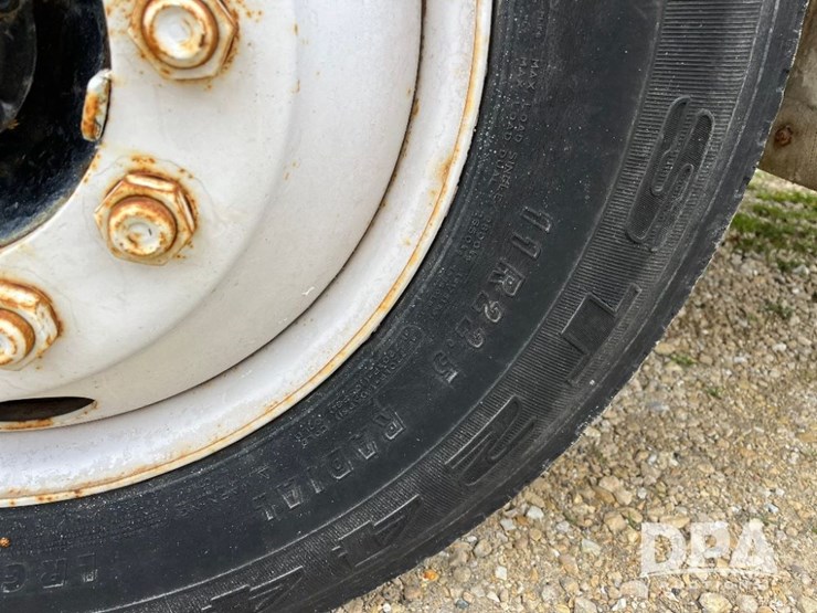 1995-freightliner-fl70-image-18