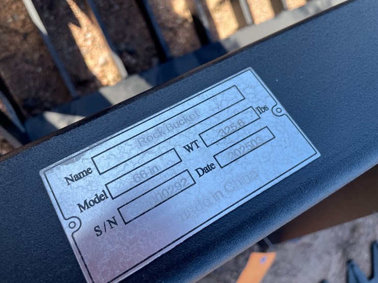 #4109-•-66"-rock-bucket-attachment-image-9