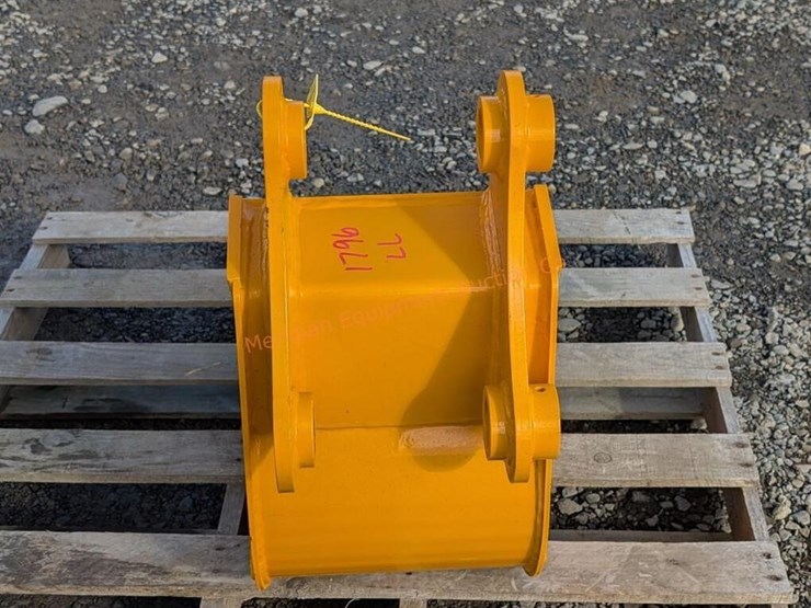 future-cat-305-12"-excavator-bucket-image-6