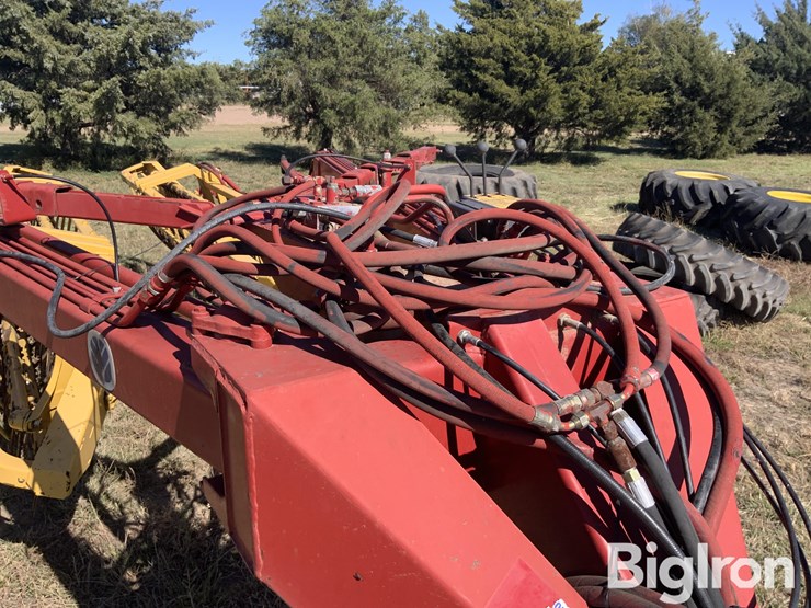 new-holland-216-image-11