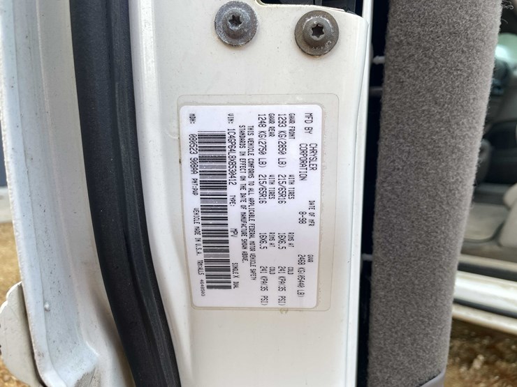 1999-chrysler-town-&-country-image-49