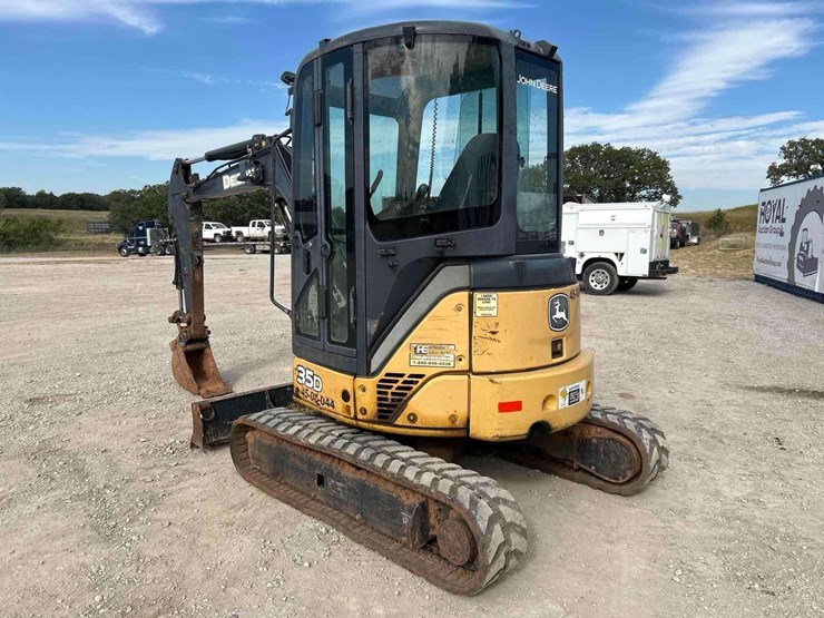 2013-deere-35d-image-2