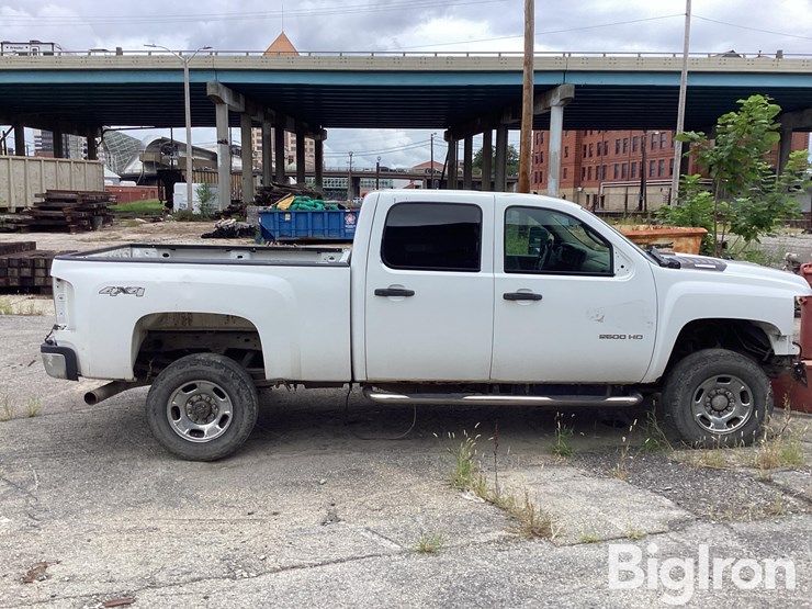 2013-chevrolet-silverado-2500-image-4
