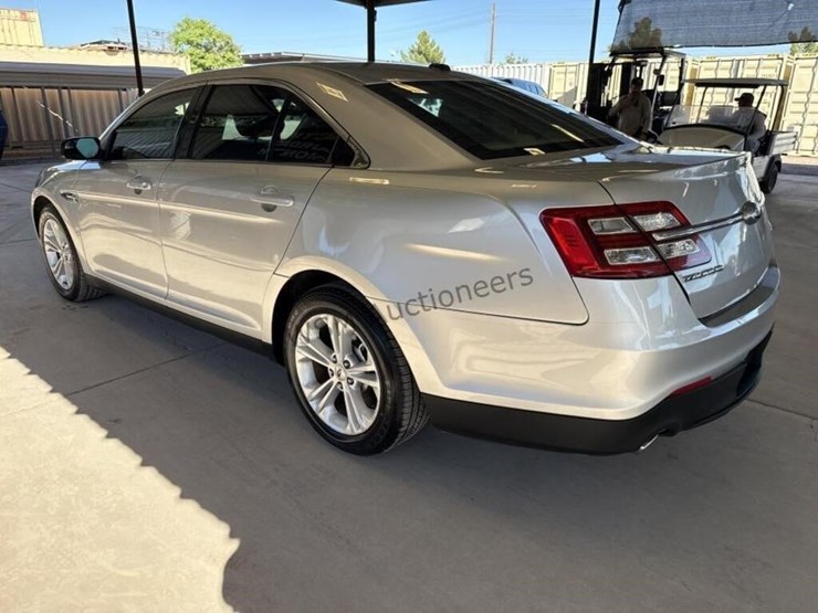 2016-ford-taurus-se-sdn-image-5