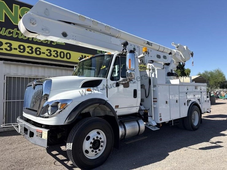 2013-international-7400-image-2