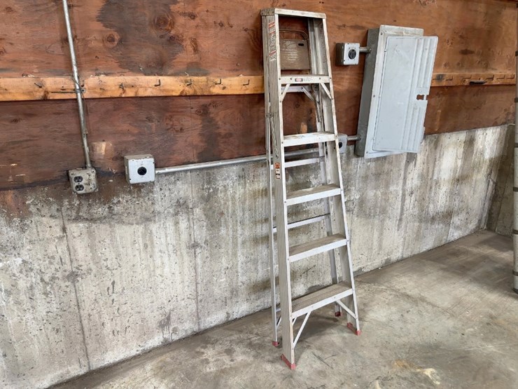 werner-6'-aluminum-step-ladder-image-2