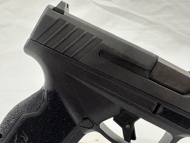 #2025-00065-•-taurus-gx4-pistol-image-24