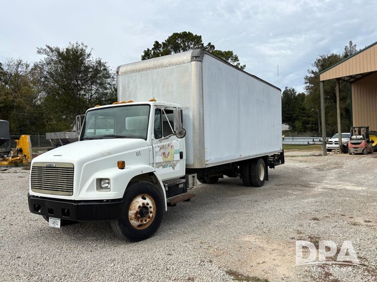 2000-freightliner-fl70-image-1