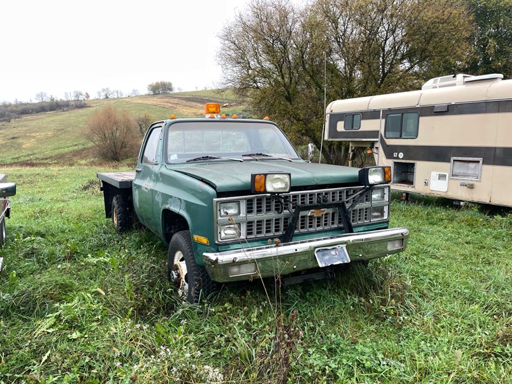 #8043-•-1981-chevy-custom-deluxe-30-truck-(has-wi-title)-image-3