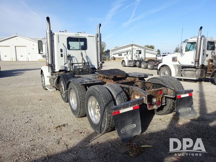 2016-freightliner-coronado-day-cab-glider-truck-(pz13982,-unit-720)-image-25