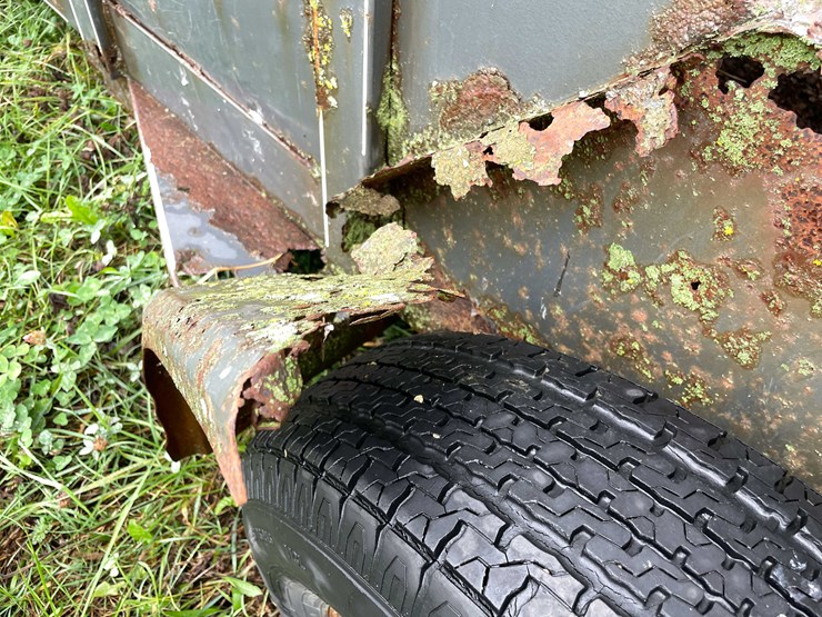 #8040-•-1998-corn-pro-tandem-axle-horse-trailer-(no-title)-image-34