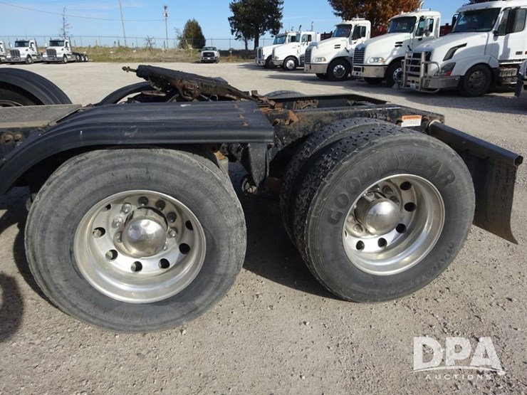 2018-freightliner-coronado-day-cab-glider-truck-(pz13985,-unit-775)-image-53