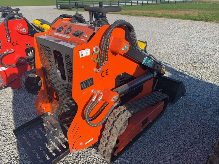 future-ft36c-skid-steer-loader---electric-start,-open-station,-40"-bucket-image-4