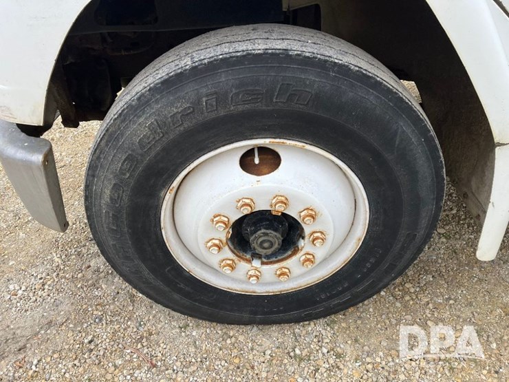 1995-freightliner-fl70-image-16