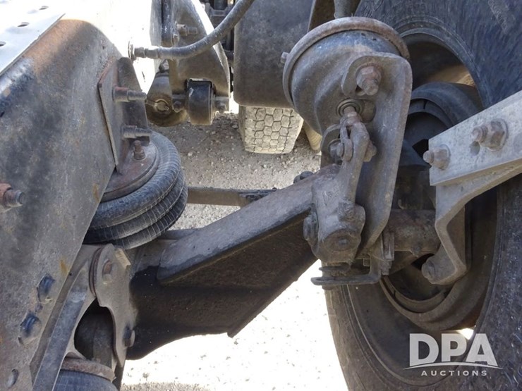 2016-freightliner-coronado-day-cab-glider-truck-(pz13983,-unit-716)-image-60