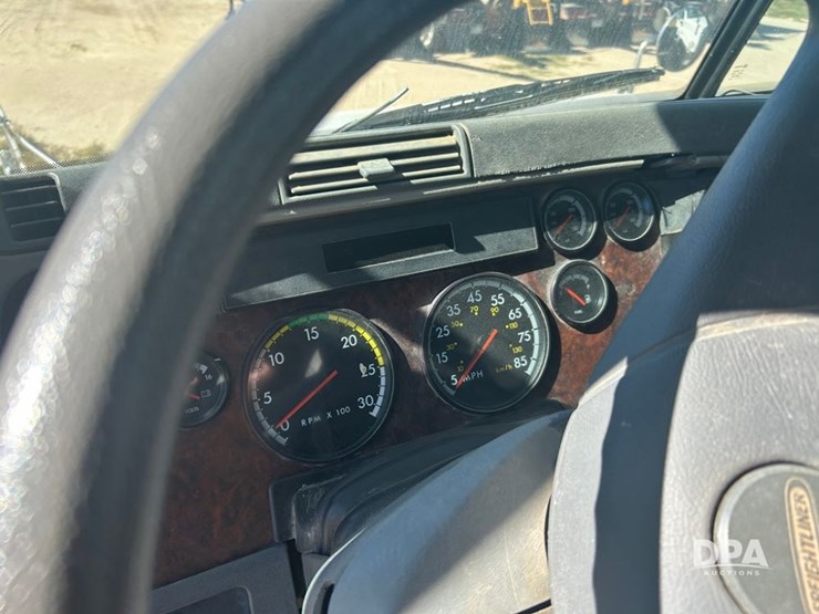 2006-freightliner-century-dry-truck-(cp1180-unit-16052)-image-42