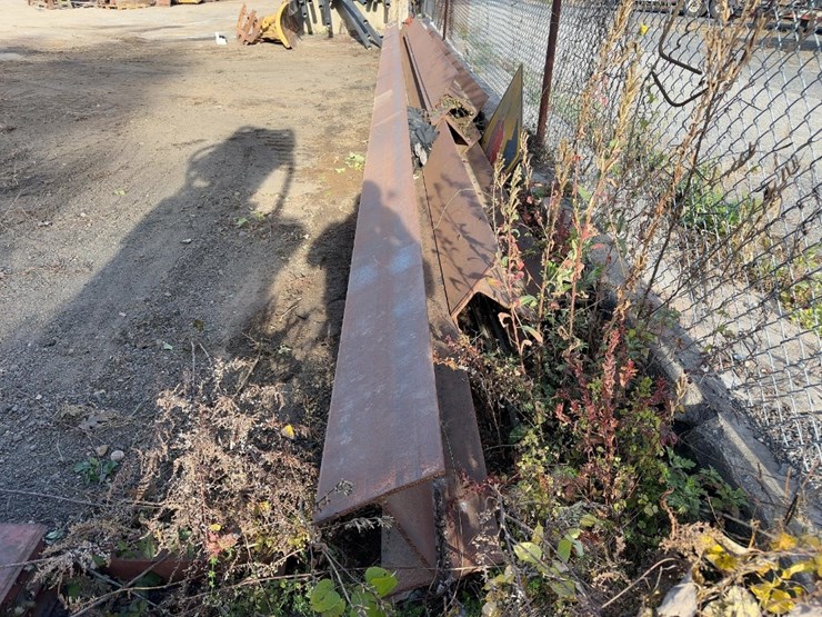 quantity-of-steel-i-beams-image-2