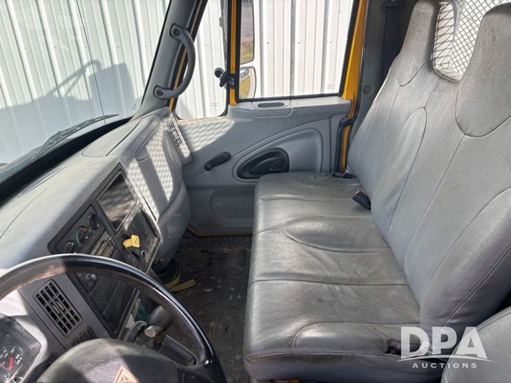 2007-international-durastar-4300-image-26