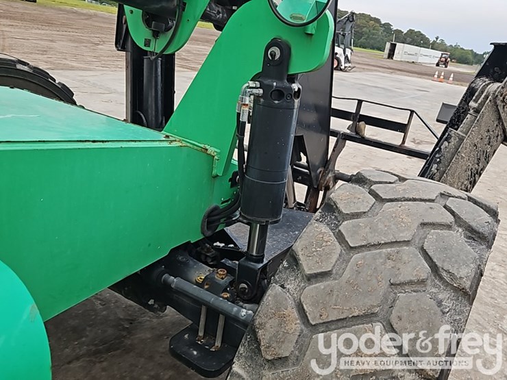 2016-sky-trak-10042-image-11