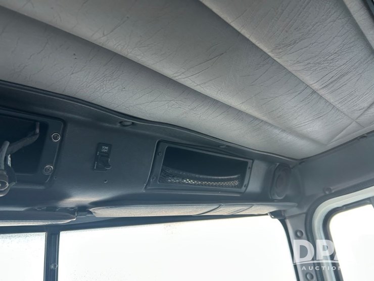 international-9100-image-40