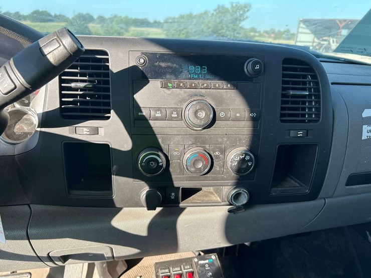 2013-chevrolet-silverado-3500hd-image-17