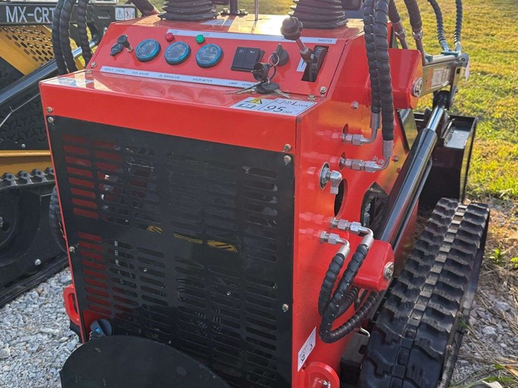 agt-industrial-lrt23-mini-track-loader-image-5