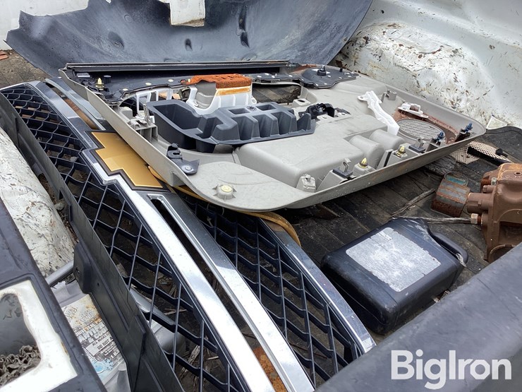 2013-chevrolet-silverado-2500-image-16