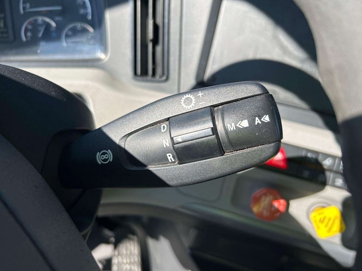 2021-freightliner-cascadia-116-image-17