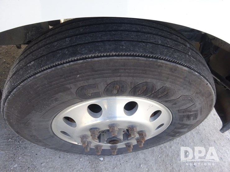 2018-freightliner-coronado-day-cab-glider-truck-(pz13985,-unit-775)-image-46