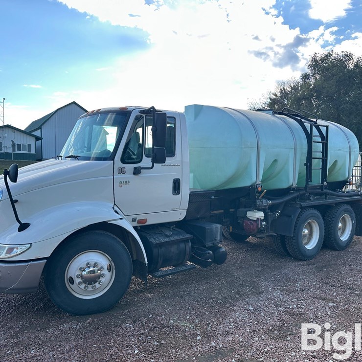 2005 INTERNATIONAL 8600