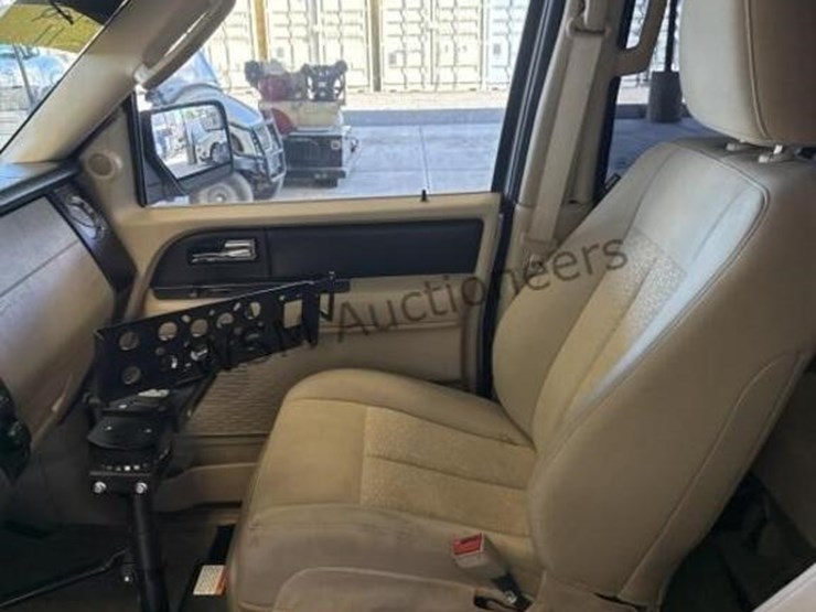 2015-ford-expedition-image-19