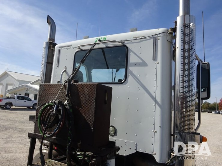 2017-freightliner-coronado-day-cab-glider-truck-(pz13993,-unit-725)-image-72