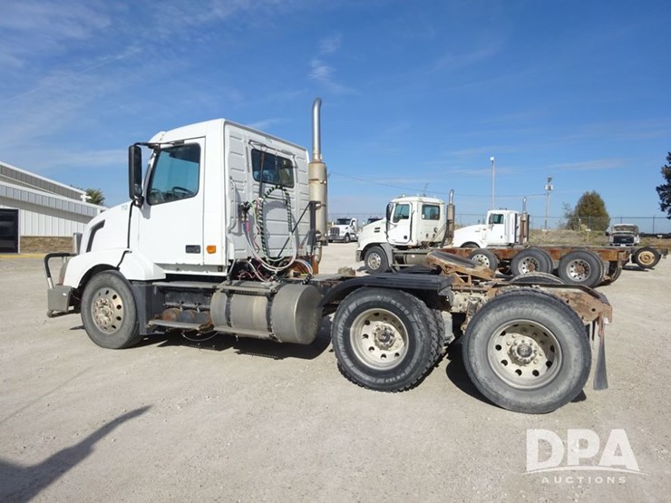 2007-volvo-vnl-day-cab-truck-(pz13987,-unit-110)-image-36