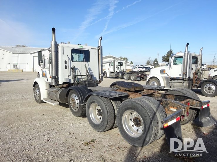 2016-freightliner-coronado-day-cab-glider-truck-(pz13982,-unit-720)-image-27