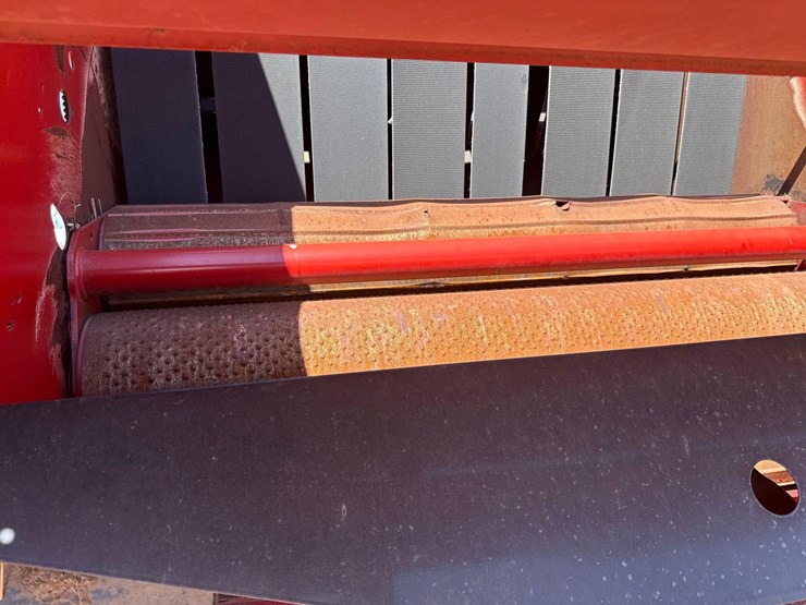 2009-new-holland-br7090-image-9