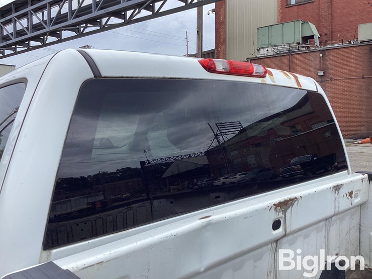 2013-chevrolet-silverado-2500-image-17