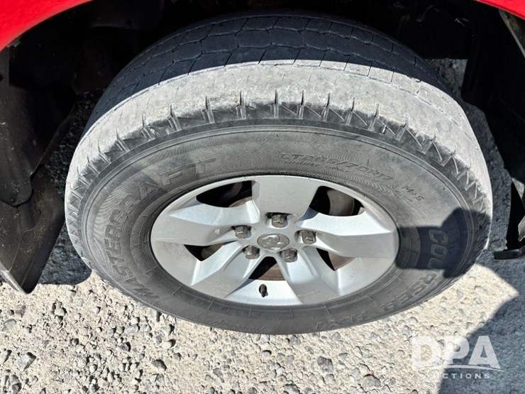 2017-ram-1500-slt-image-46