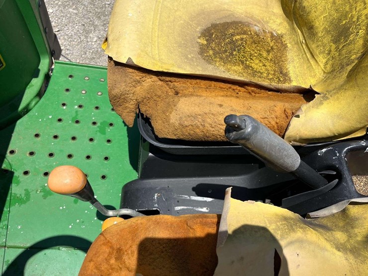 2010-john-deere-gator-image-14