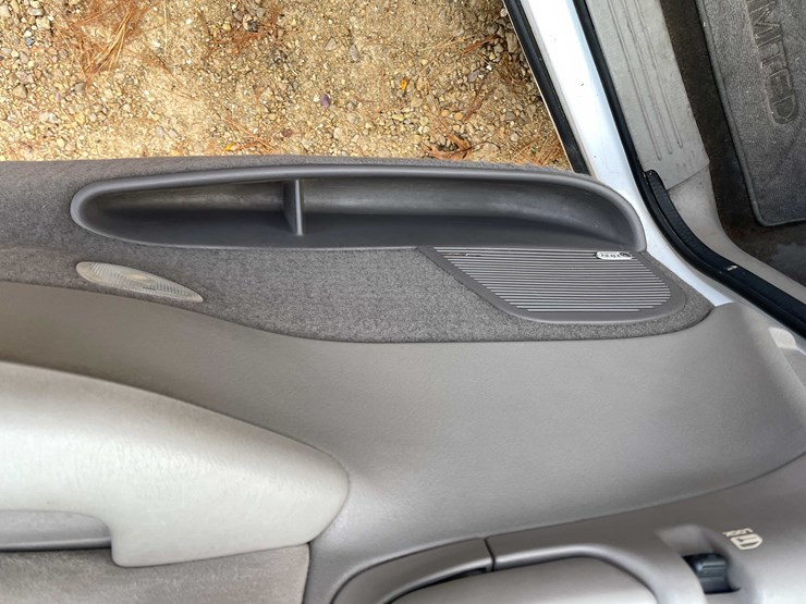 1999-chrysler-town-&-country-image-102