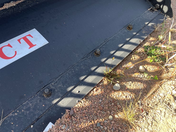 #4078-•-72"-4-in-1-bucket-attachment-image-12