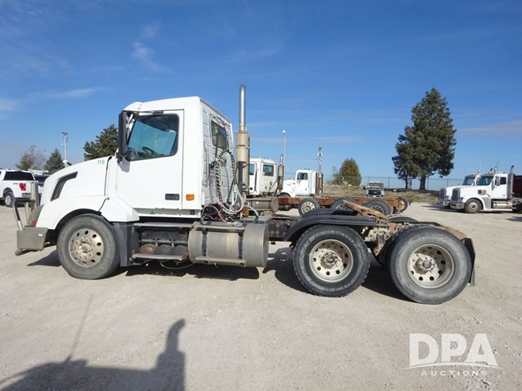 2007-volvo-vnl-day-cab-truck-(pz13987,-unit-110)-image-38